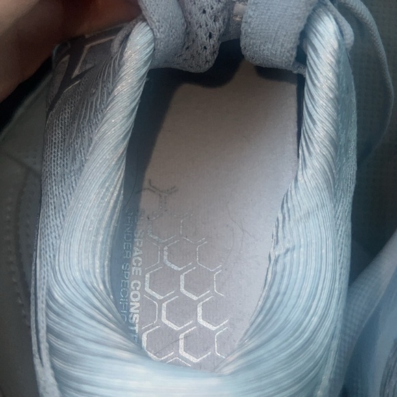 ASICS size 8 women’s grey and white sneakers - Picture 4 of 4